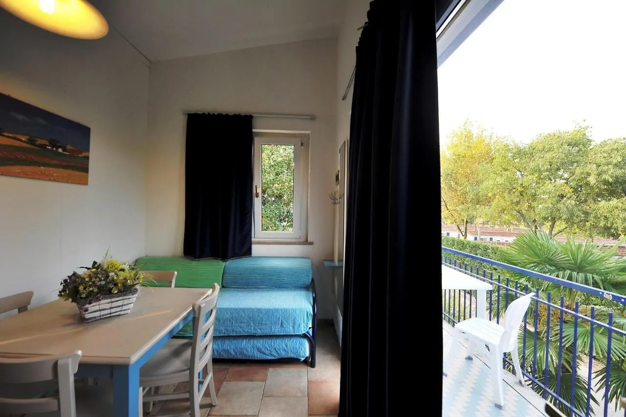 Apartments In Peschiera Del Garda 22097