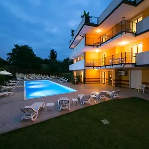 4* Lejlighedshotel Ferretti Garda Palace